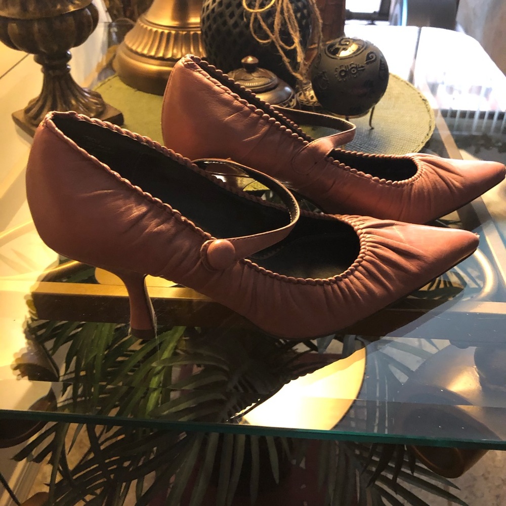 Super stylish pink pumps